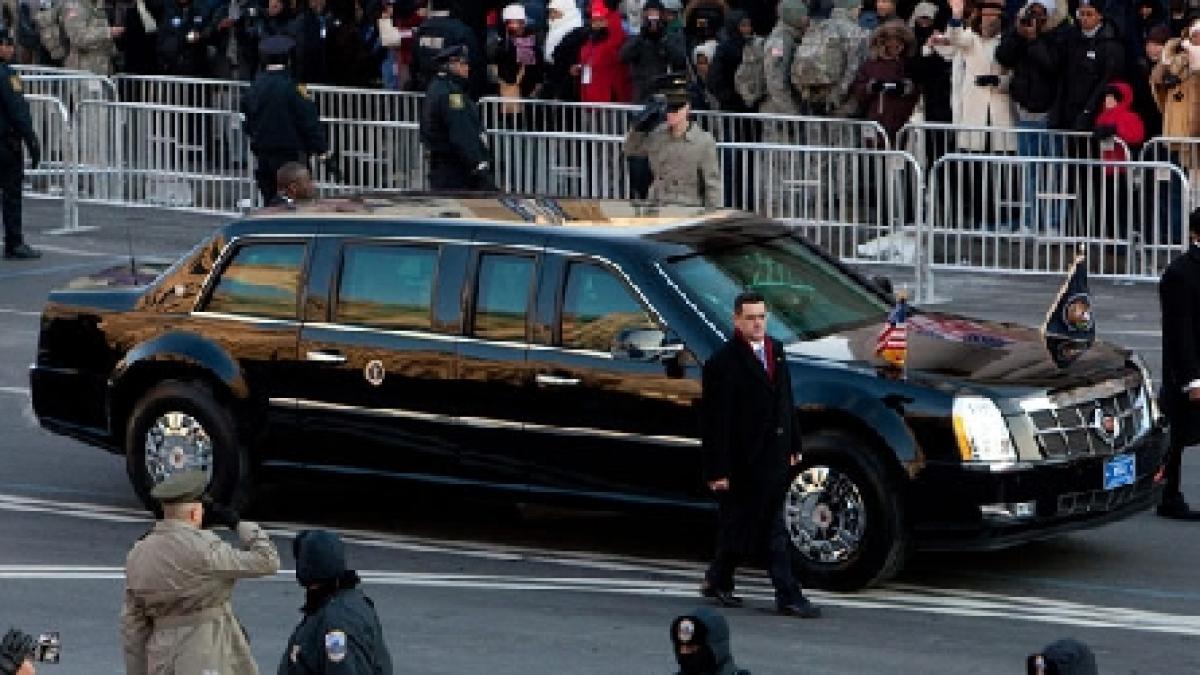 Doi motociclişti din coloana oficială a lui Obama s-au ciocnit în timp ce îl escortau pe preşedinte la aeroport