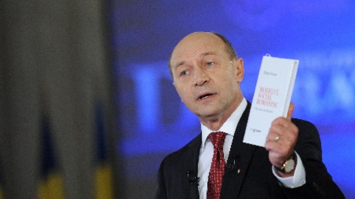 Băsescu, după primirea unei cărţi de Marcel Proust de la Eugen Simion: Voi menţiona volumul în declaraţia de avere