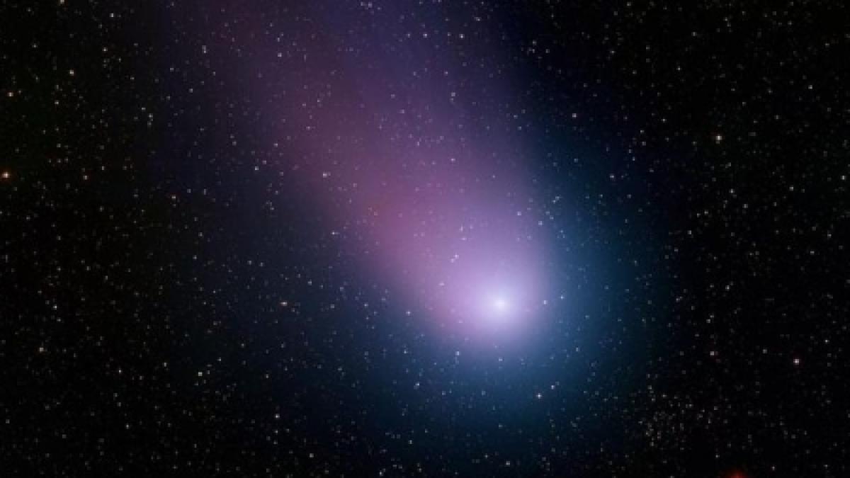 Cometa Elenin trece duminică pe lângă Terra