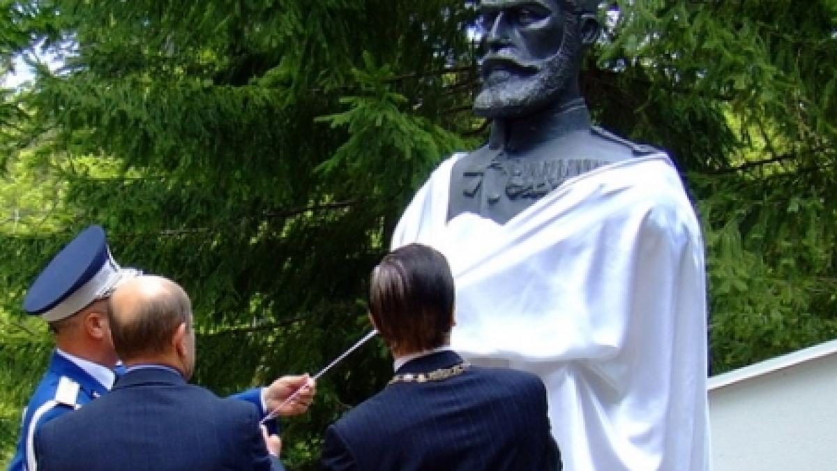 Politicienii caută un loc pentru bustul regelui Carol I. Statuia, donată Parlamentului de Regele Mihai