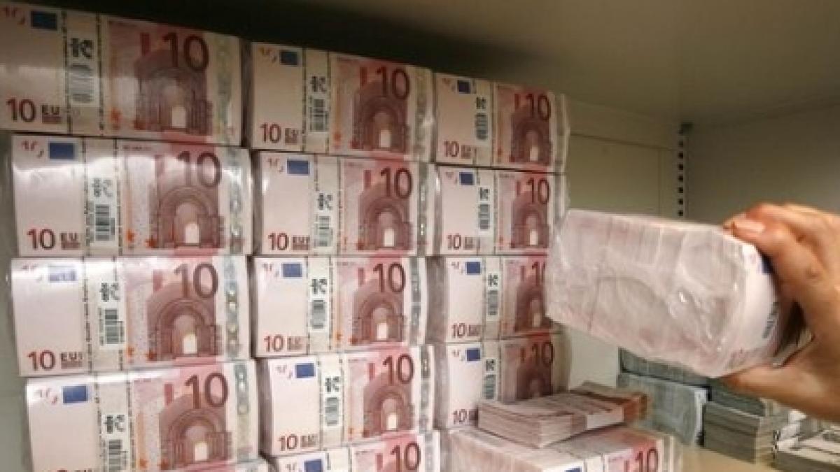 Mii de euro cu destinaţia România, confiscaţi de poliţia irlandeză de la cerşetori romi