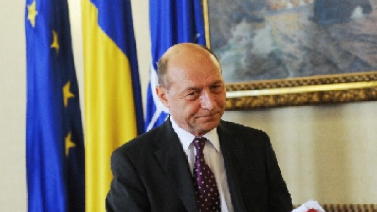 Băsescu: României îi va fi foarte greu să susţină financiar un deficit de 3%