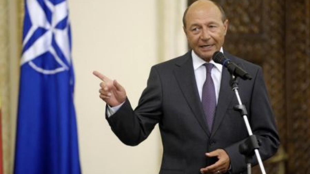 Băsescu s-a întâlnit luni cu membrii cabinetului Boc şi Mugur Isărescu