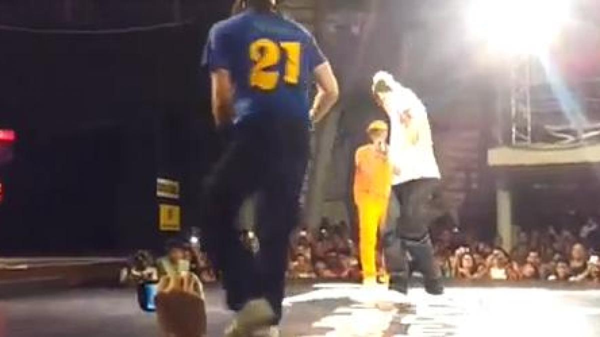 I-a ascuns mingea! Neymar, umilit la freestyle football