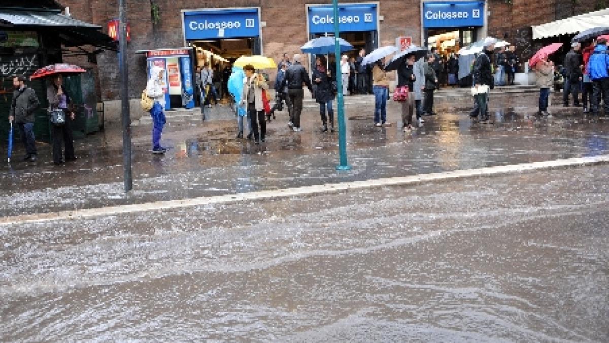 Italia. Cel puţin cinci persoane şi-au pierdut viaţa, în urma ploilor abundente