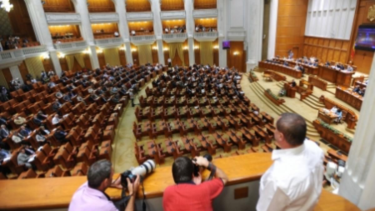 Catolicism. Deputaţii şi senatorii şi-au luat libere pentru Ziua morţilor