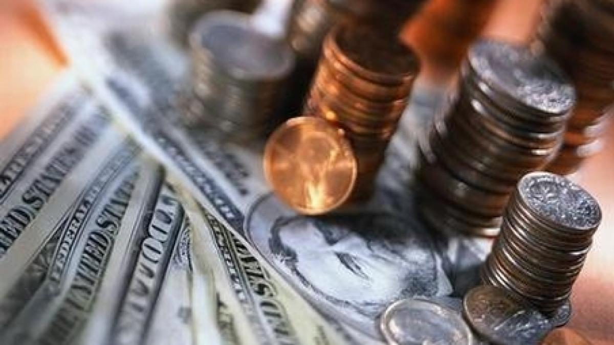 Leul scade faţă de euro şi creşte în raport cu dolarul american. Vezi cursul BNR