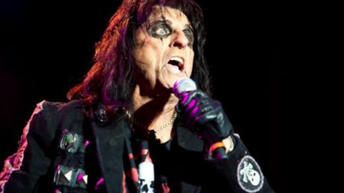 Alice Cooper va juca într-un film regizat de Tim Burton 