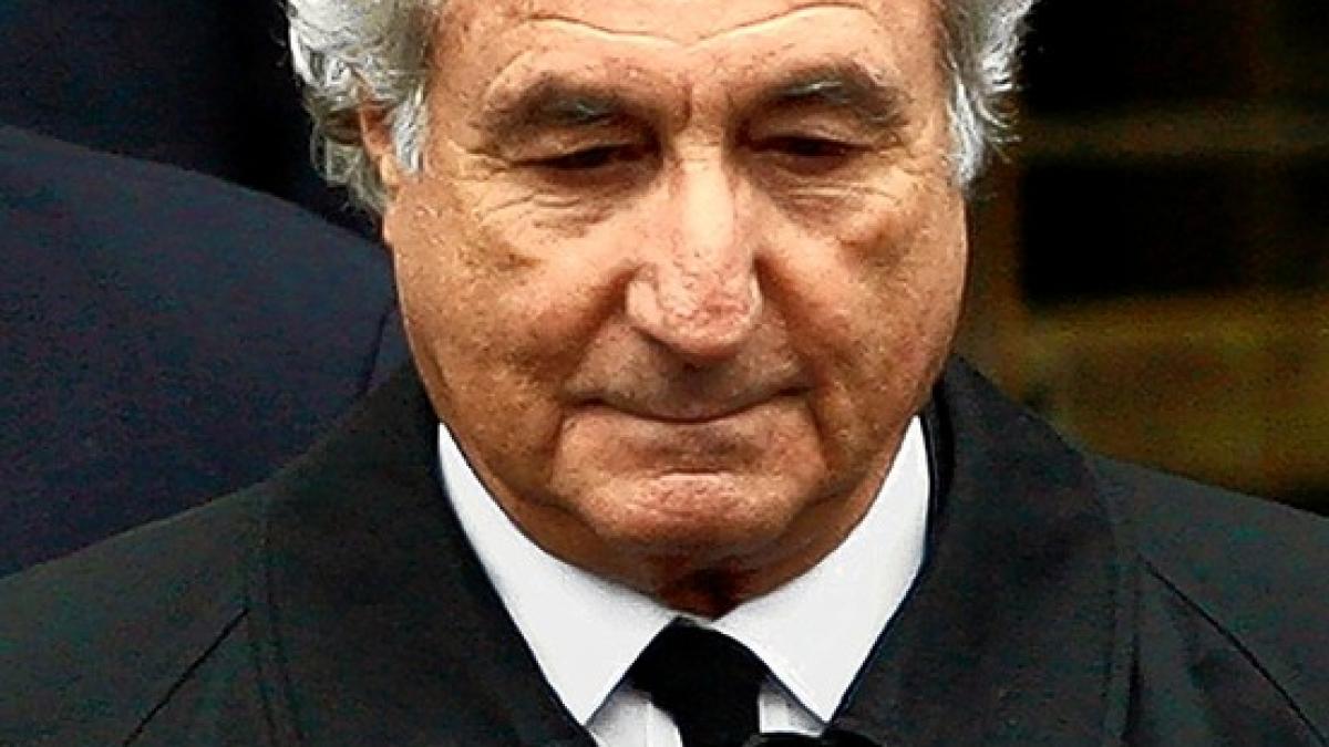 Autorul celei mai mari fraude financiare din istorie, Bernard Madoff, a încercat să se sinucidă