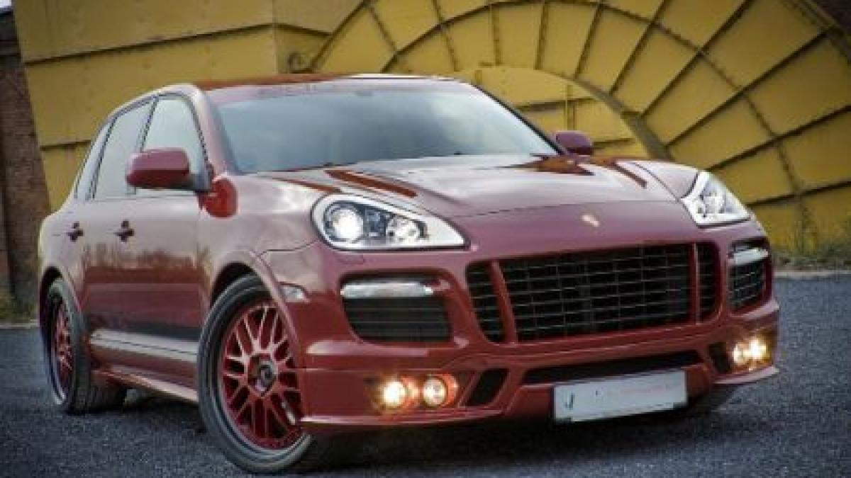 Merita Grecia să fie salvată? Într-un oraş elen există mai multe Porsche Cayenne pe cap de locuitor decât în New York sau Londra