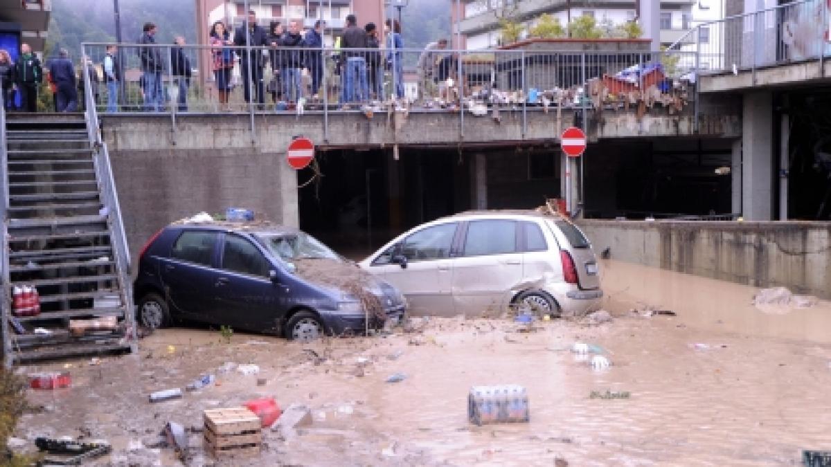 Cel puţin şapte morţi şi mai mulţi dispăruţi, în urma ploilor torenţiale din Italia