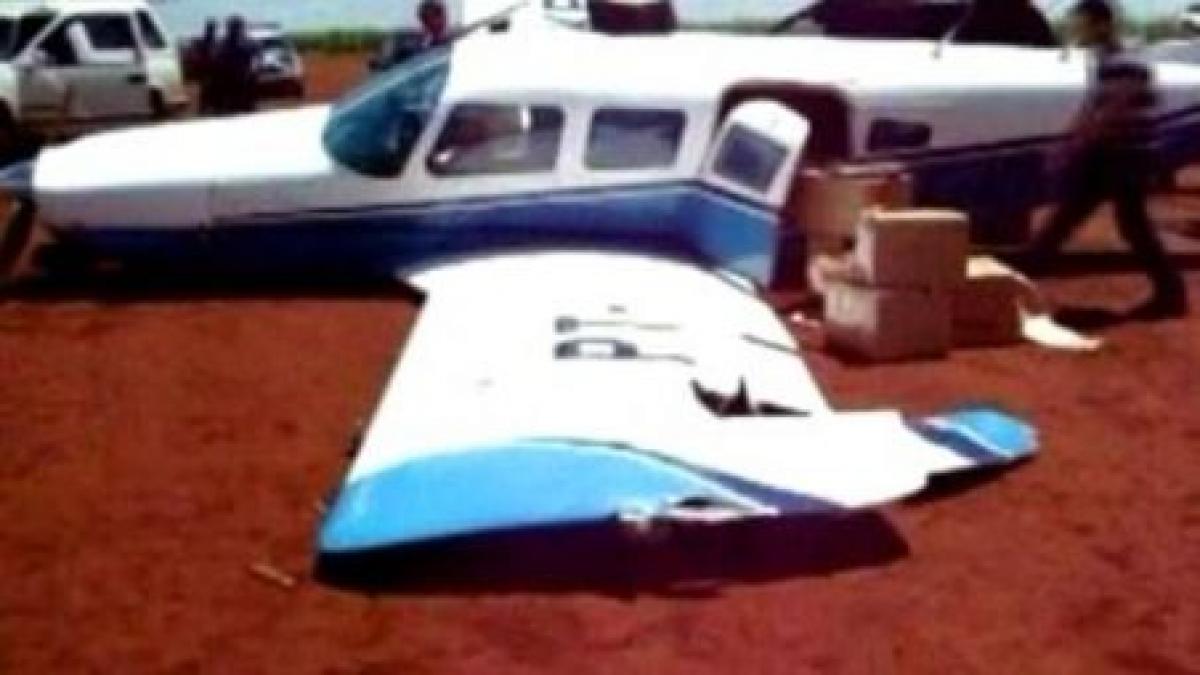 Poliţiştii brazilieni au intrat cu maşina într-un avion care decola. Transporta bunuri furate