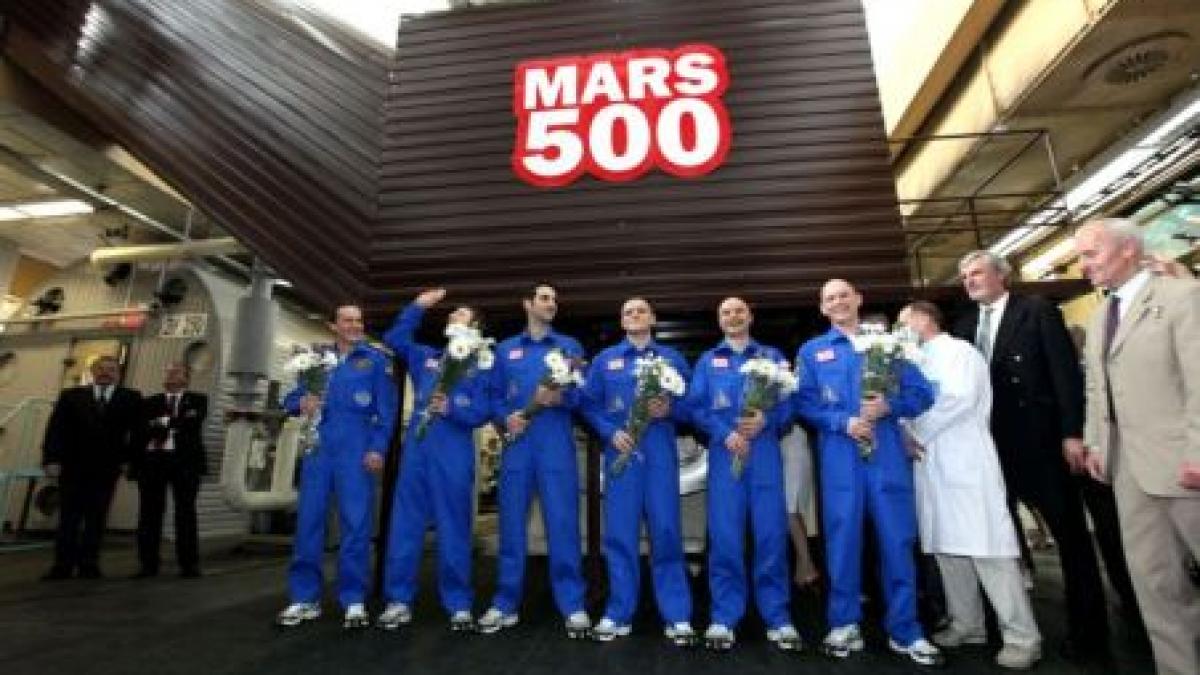 Şase astronauţi au simulat un zbor pe Marte. Au stat închişi 520 de zile într-o replică a unei navete spaţiale