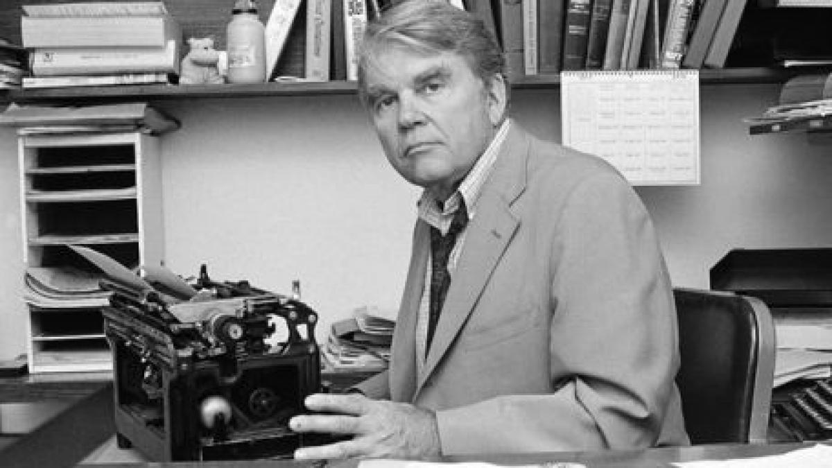 A murit Andy Rooney, jurnalistul american din emisiunea &quot;60 minutes&quot;