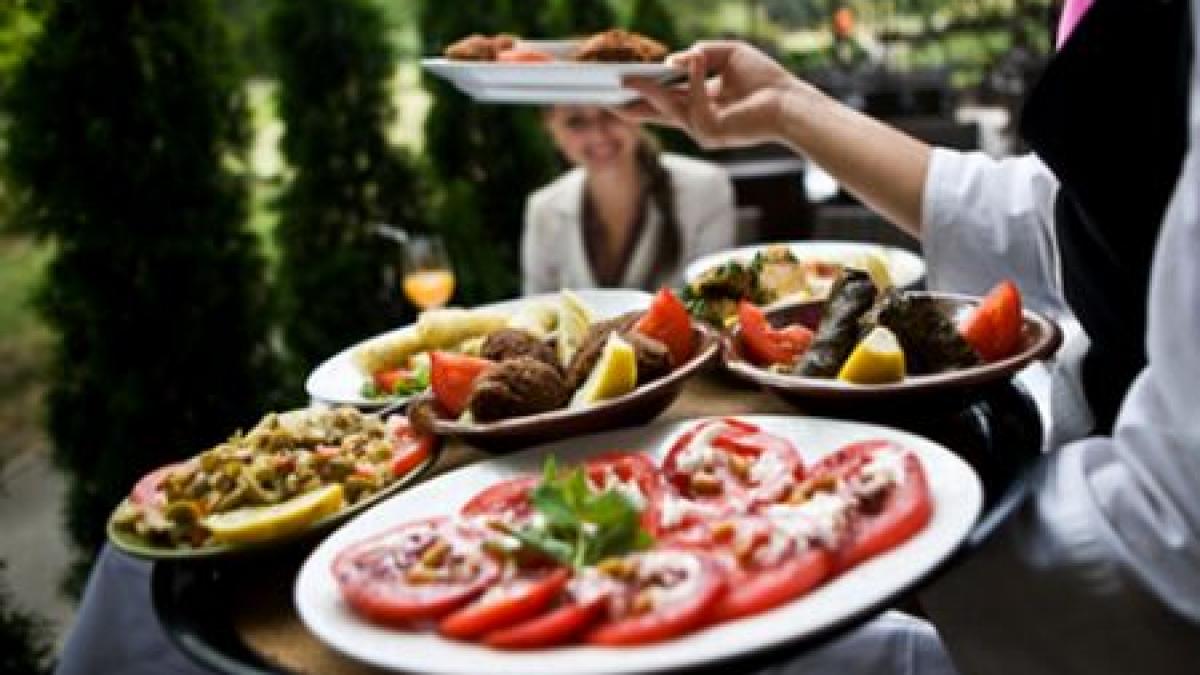 Secretele restaurantelor: Cum sunt traşi pe sfoară vegetarienii şi de ce le place copiilor să mânânce în oraş 