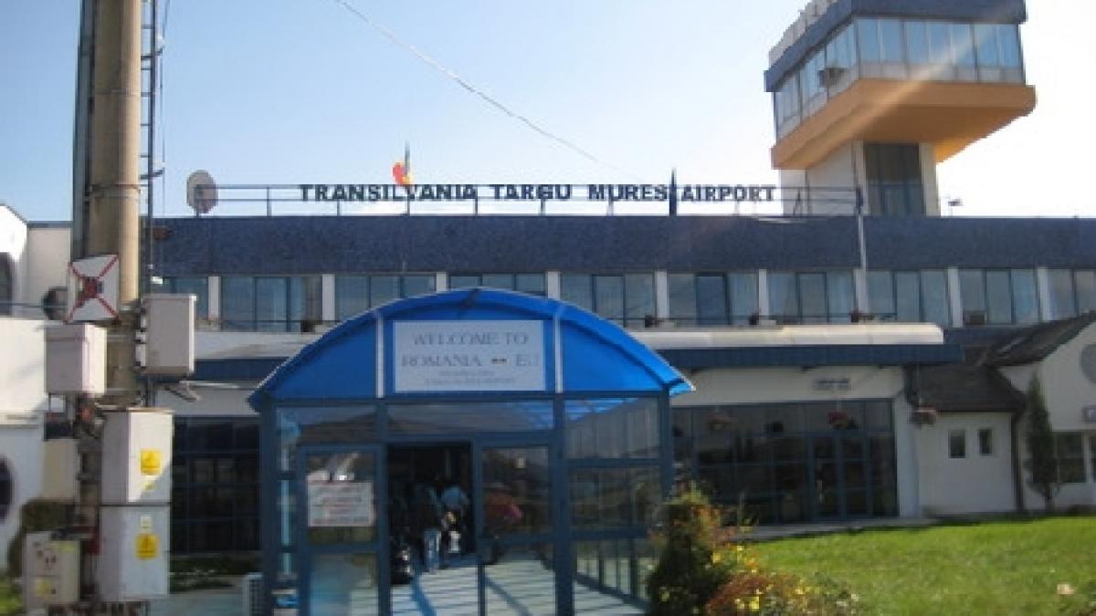 Alertă pe aeroportul din Târgu Mureş: Pasagerii unei aeronave, evacuaţi din cauza unei valize suspecte