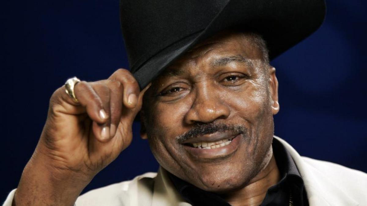 Fostul campion mondial Joe Frazier a murit la 67 de ani