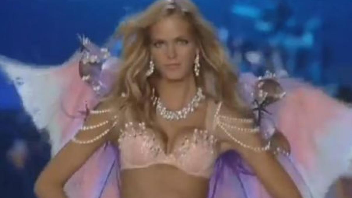 Cele mai frumoase femei din lume. Un show incendiar marca Victoria's Secret