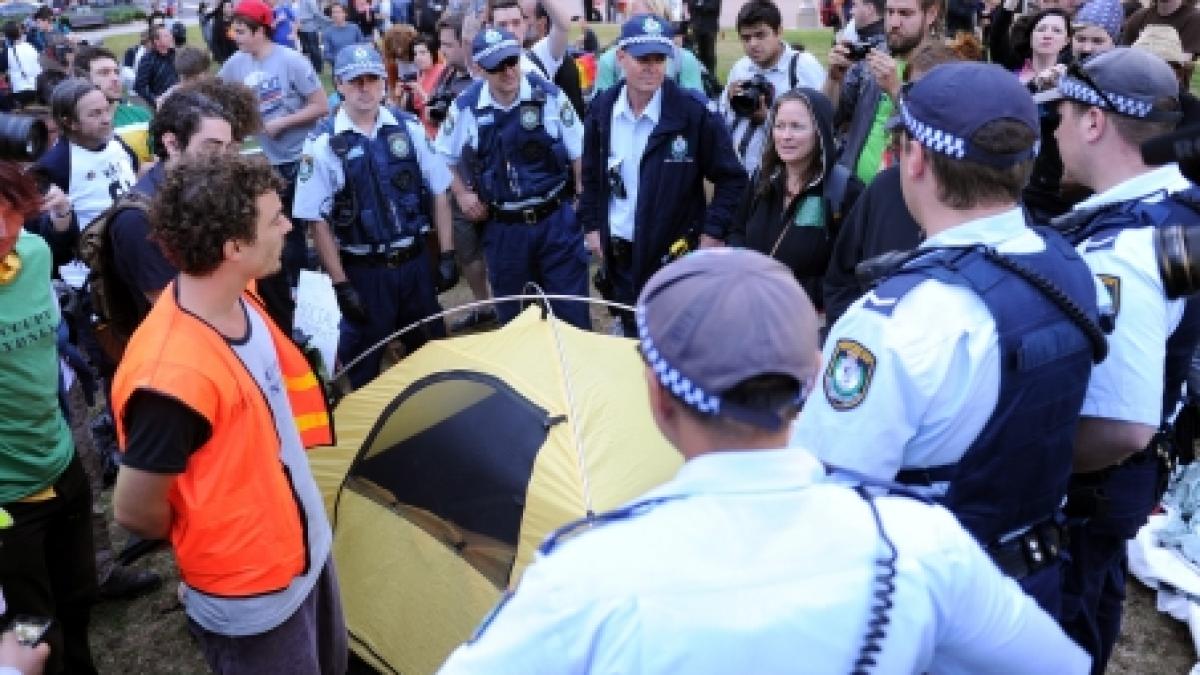 Clienţii casei de licitaţii Sotheby's, huiduiţi de manifestanţii Occupy Wall Street