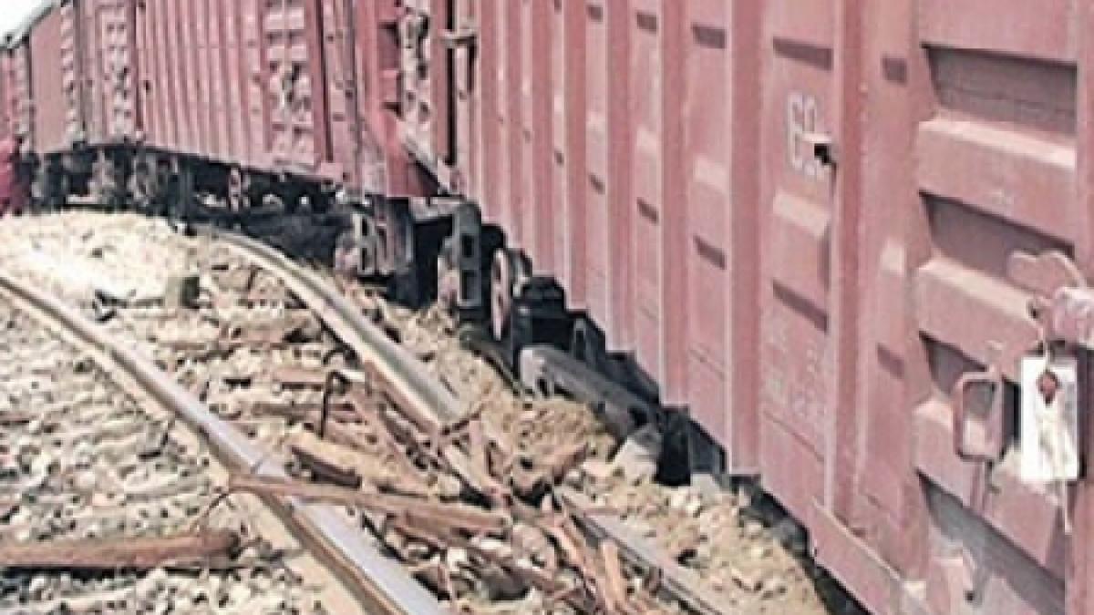 Tren de marfă cu 20 de vagoane, deraiat între Drobeta Turnu Severin şi Filiaşi