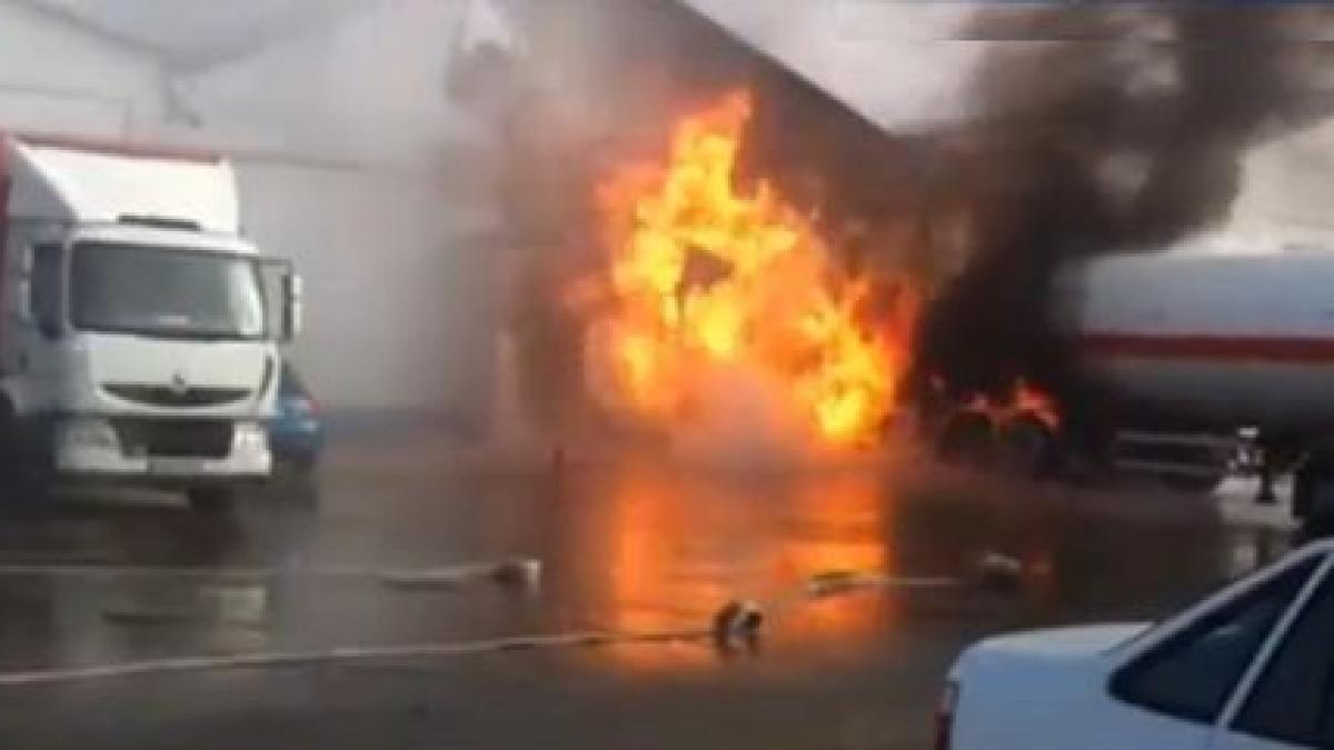 Pericolul de explozie a trecut. Incendiul din Buzău a fost stins