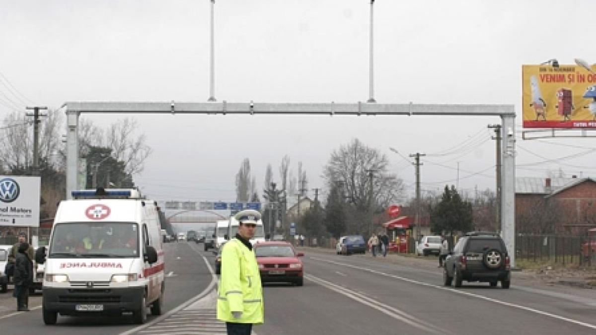 Opt persoane rănite într-un accident pe DN1