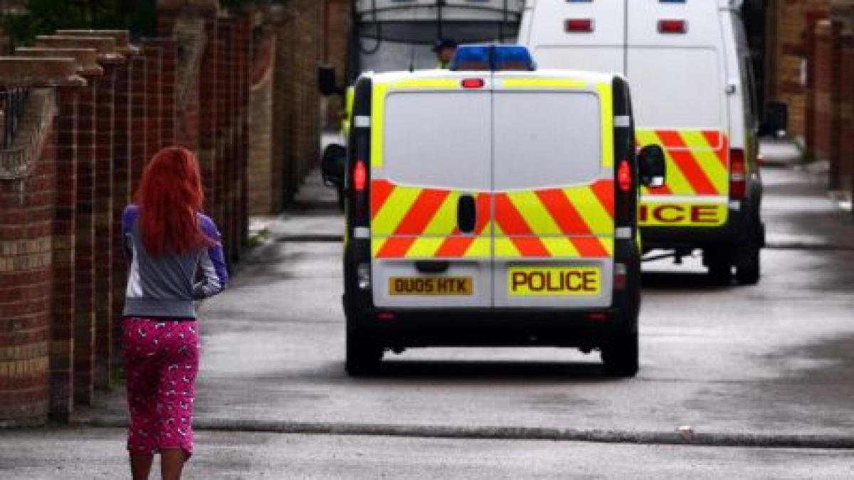 Patru agenţi de poliţie, înjunghiaţi într-un cartier londonez