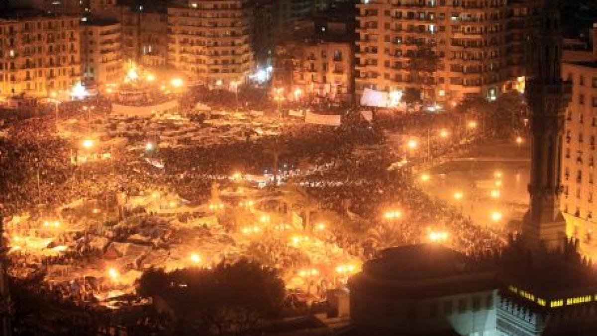 Sute de egipteni continuă protestele violente din Piaţa Tahrir. Şapte oameni au murit în urma confruntărilor cu poliţia