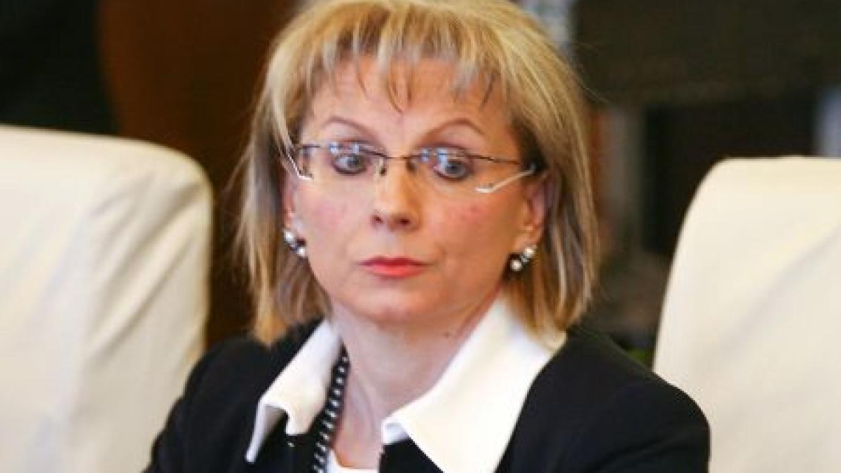 &quot;Soţul nu îmi este rudă!&quot; Aşa se justifică secretarul general al Guvernului, acuzat că şi-a ajutat familia să facă afaceri cu RA-APPS