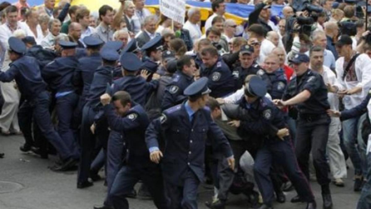 Ucraina. Ciocniri violente cu forţele de ordine şi arestări, la aniversarea revoluţiei portocalii