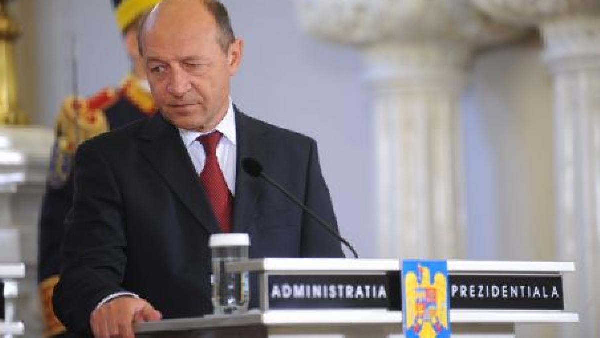 Băsescu: Alţi 300.000 de bugetari vor fi şomeri până la sfârşitul anului 2012. Va fi o ieşire naturală