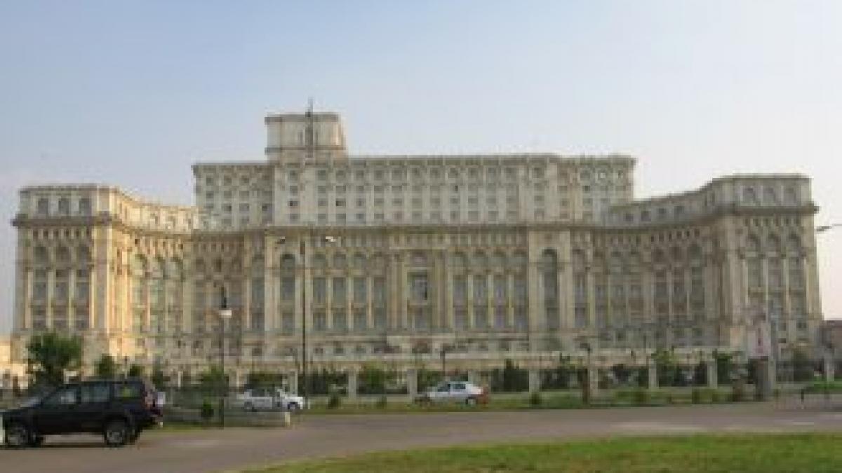 Costurile pentru întreţinerea ministerelor ne sărăcesc. Peste 500 de milioane de euro anual