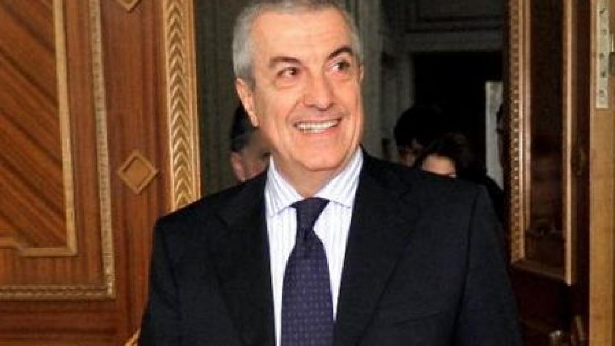 Călin Popescu Tăriceanu s-a sărutat în public cu noua sa iubită. Vezi cum arată prietena fostului premier