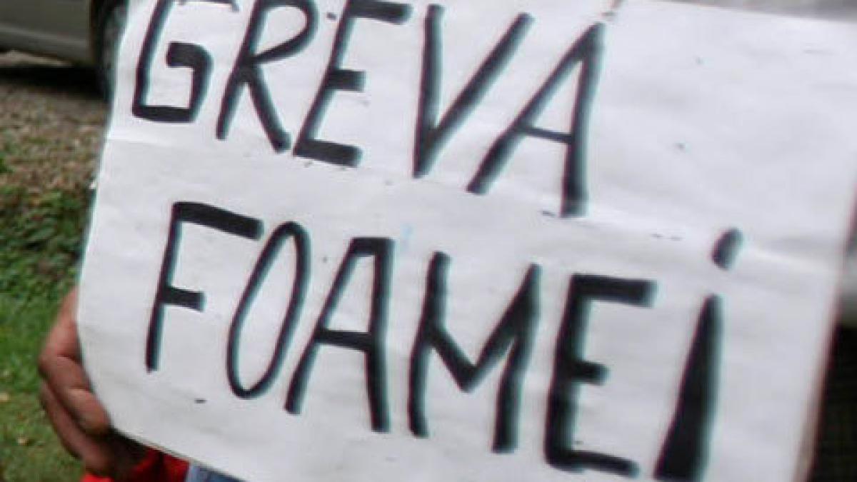 Protest extrem. 60 de revoluţionari, în greva foamei. Nu se vor opri până nu va cădea Guvernul