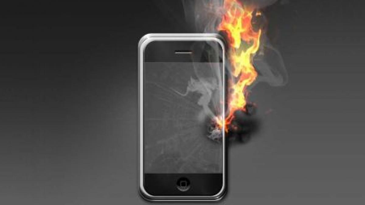 iPhone în combustie spontană: Un terminal Apple s-a înroșit și a scos fum într-un avion australian 