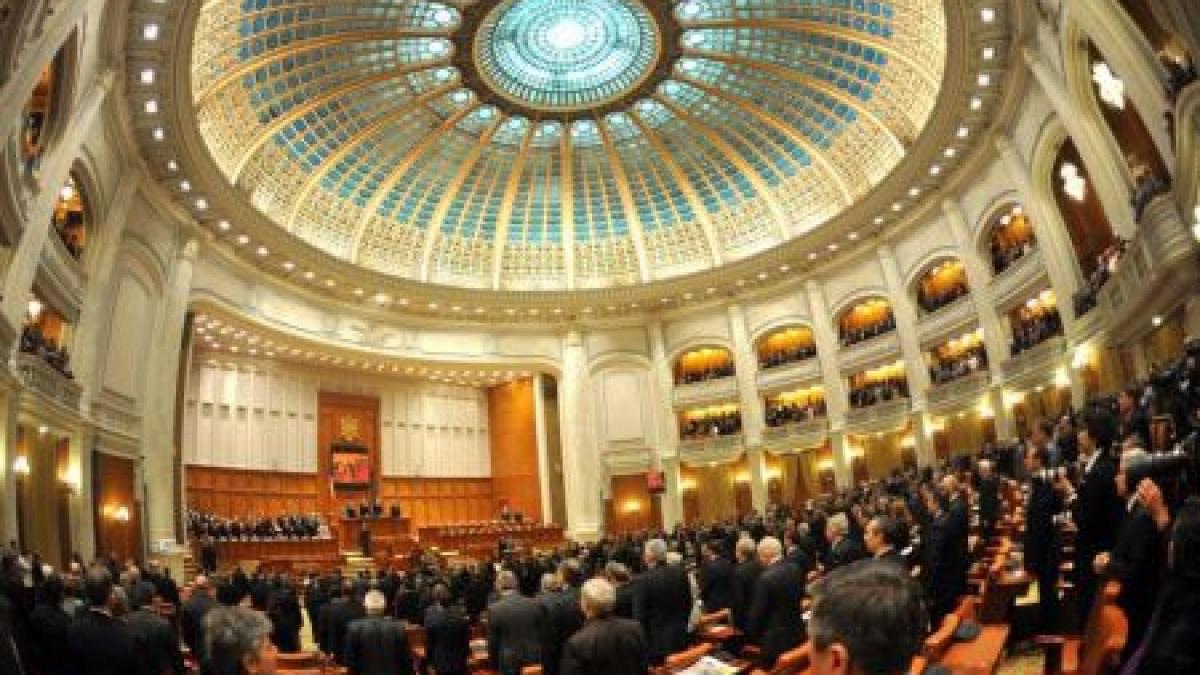 Camera Deputaţilor, indulgentă cu parlamentarii care votează la mai multe mâini. Nu i-a sancţionat şi a pasat problema Biroului Permanent