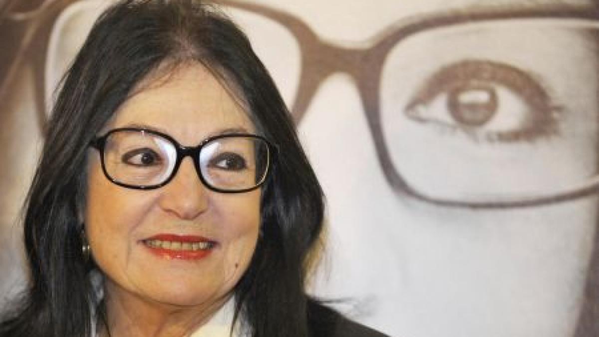 Nana Mouskouri, invitată la Sinteza Zilei: Este minunat să fiu pentru prima oară pe o scenă în România!