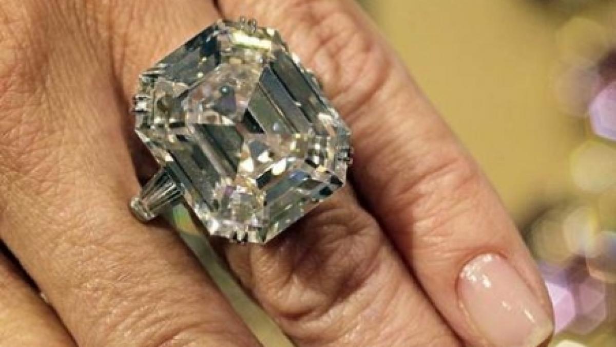 Un diamant de 30 de carate al lui Liz Taylor, scos la licitaţie. Cât valorează bijuteria