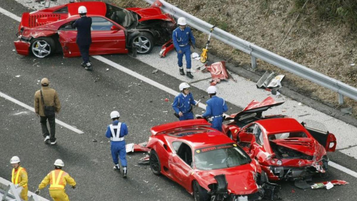 Cel mai scump accident din istorie! Opt Ferrari, un Lamborghini şi trei Mercedes-uri, făcute praf