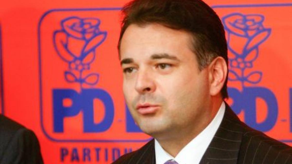 William Brânză a făcut-o de oaie: A scris „Mândru că SÂNT român“ pe cadourile electorale