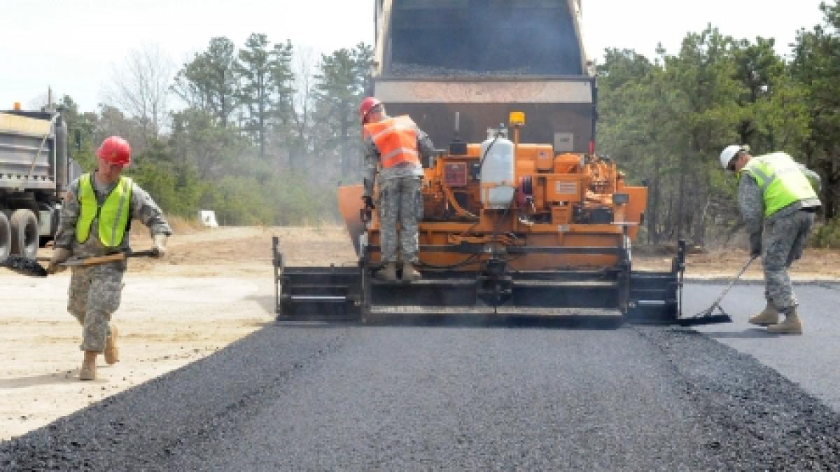 După două luni de la inaugurare, tronsonul de autostradă Nădlac-Arad trebuie refăcut