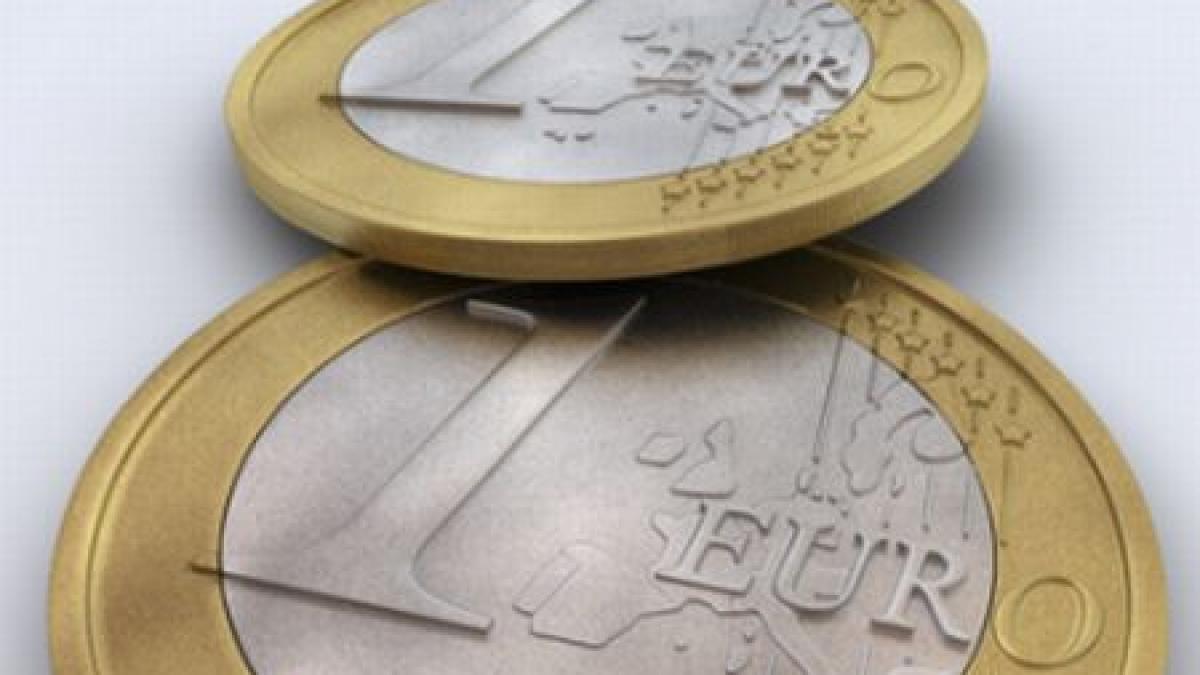 Euro scade, dolarul continuă să crească. Vezi cursul BNR