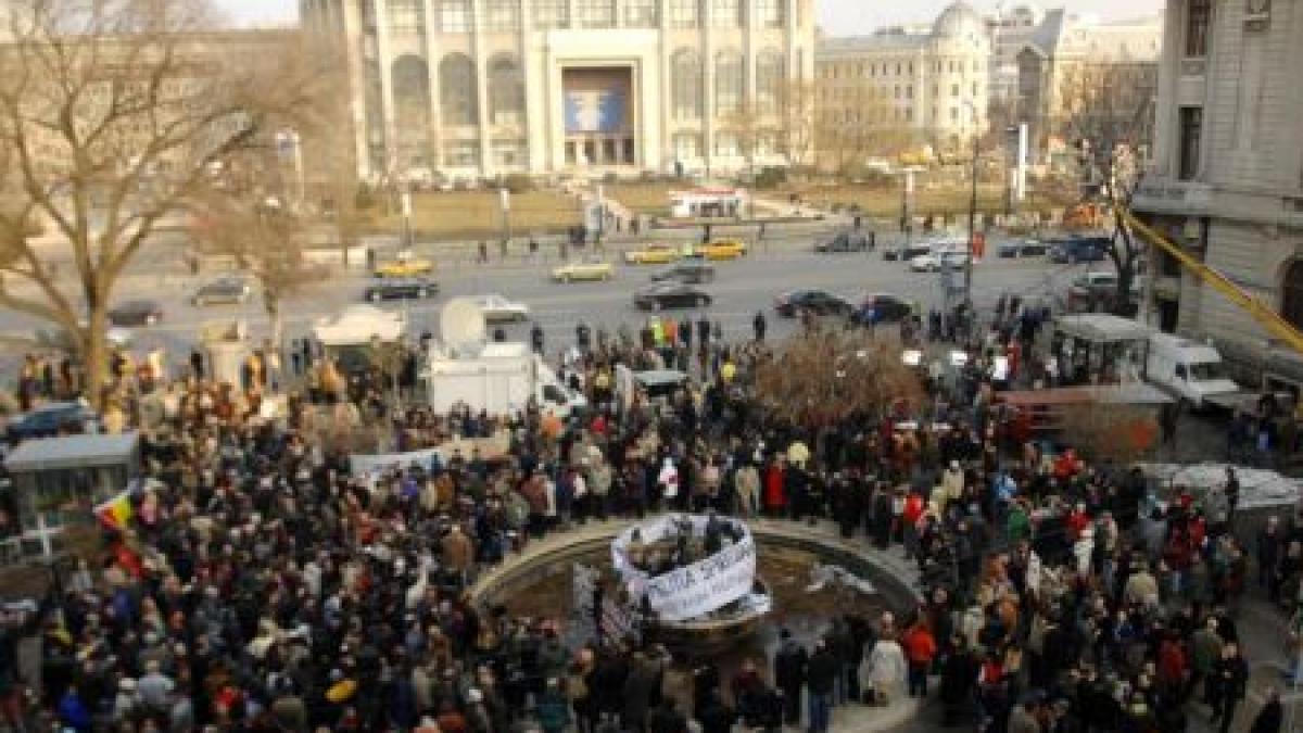 Protest violent în Piaţa Universităţii din Bucureşti. Cerem demisia Guvernului Boc! Poporul este la limită, nu mai poate!