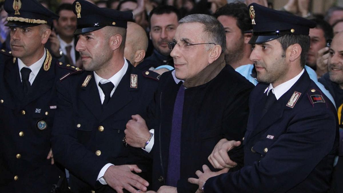 Capul mafiei napolitane, arestat după 15 ani de căutări. Operaţiune impresionantă a poliţiei italiene