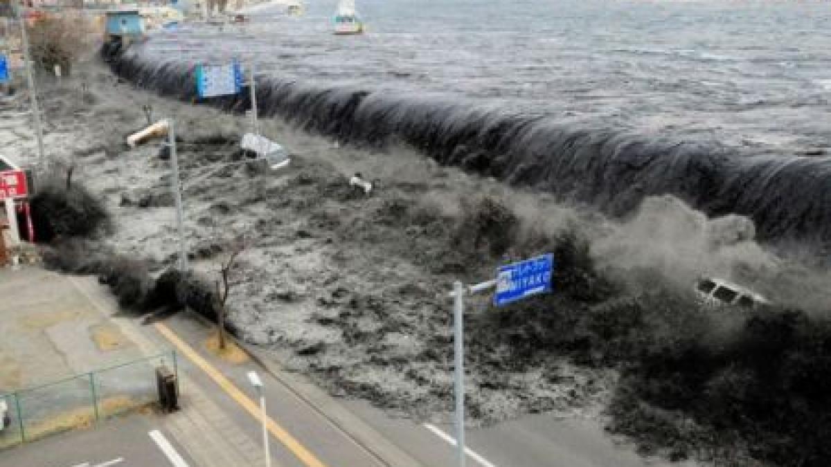 NASA: Seismul din Japonia a provocat un TSUNAMI DUBLU. Valurile ucigaşe s-au contopit