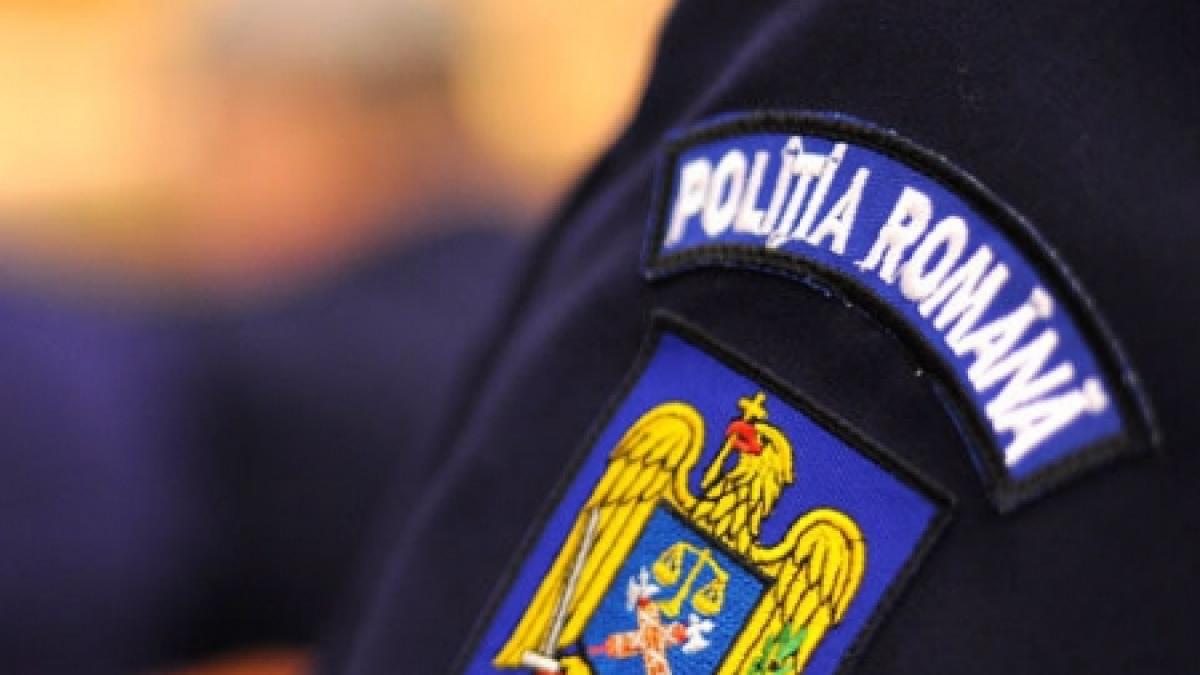 33 de poliţişti români merg de sărbători la Paris