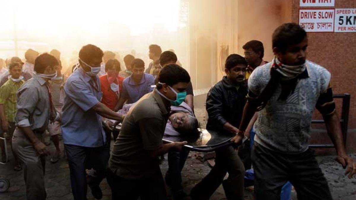 Tragedie în India. Peste 70 de persoane au murit într-un incendiu la un spital din Calcutta