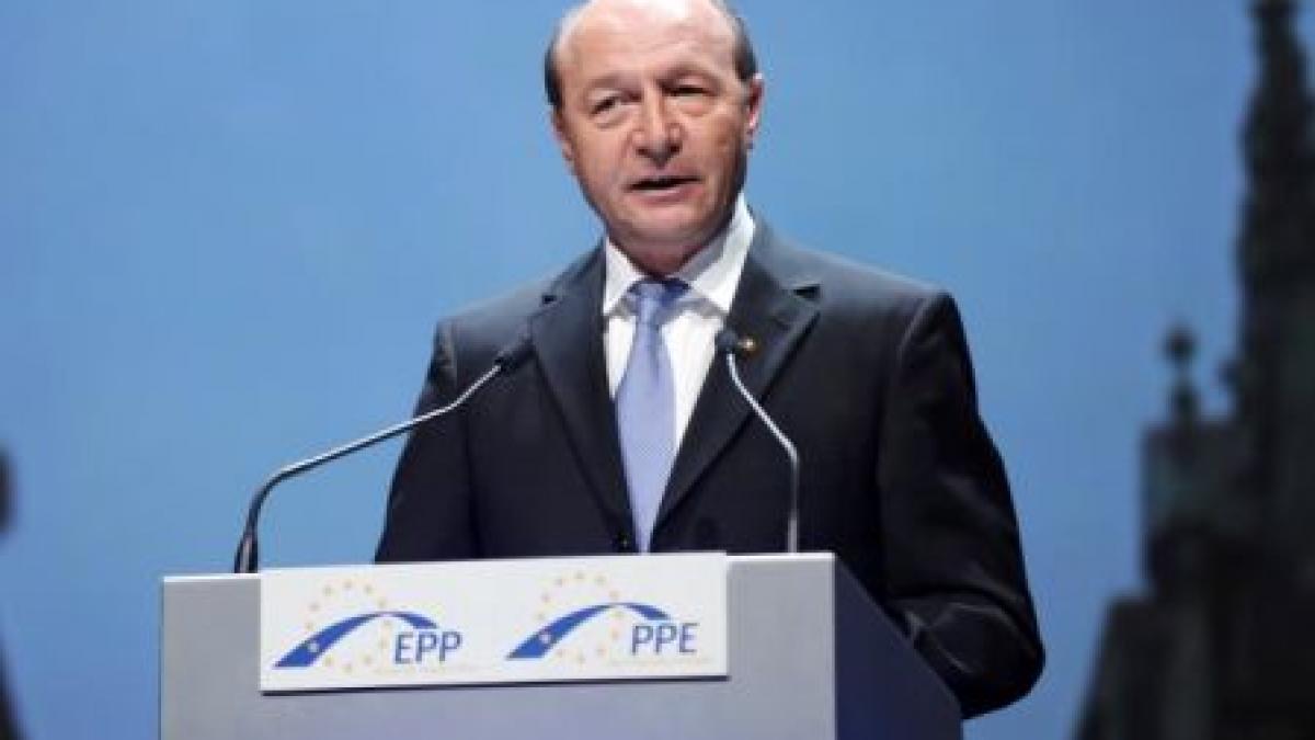 Traian Băsescu susţine o declaraţie de presă, la finalul summitului UE dedicat zonei euro