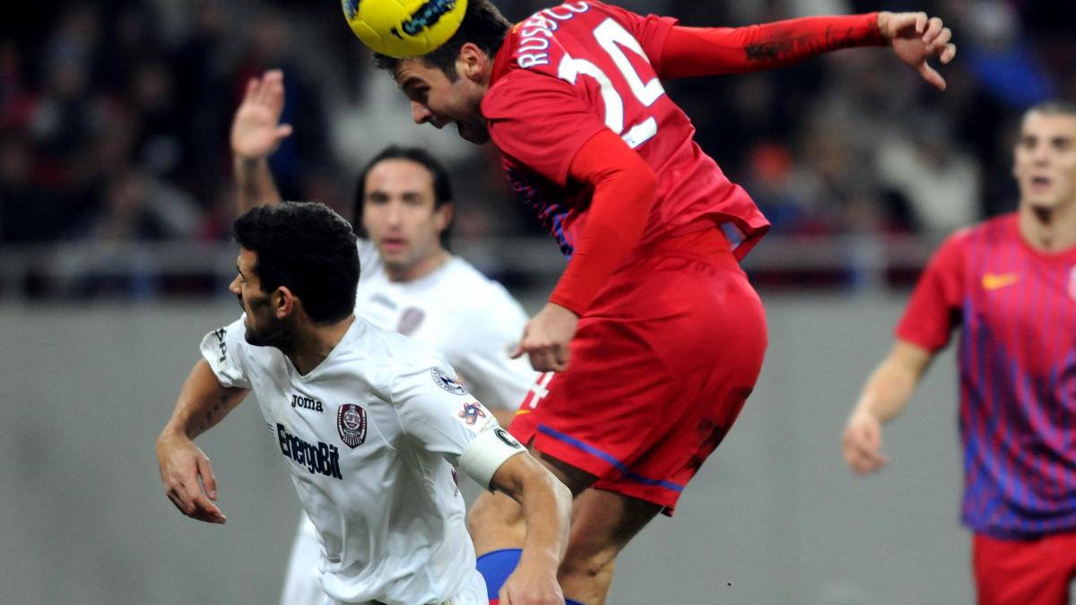 CFR Cluj termină la egalitate cu Steaua şi devine lider în Liga I