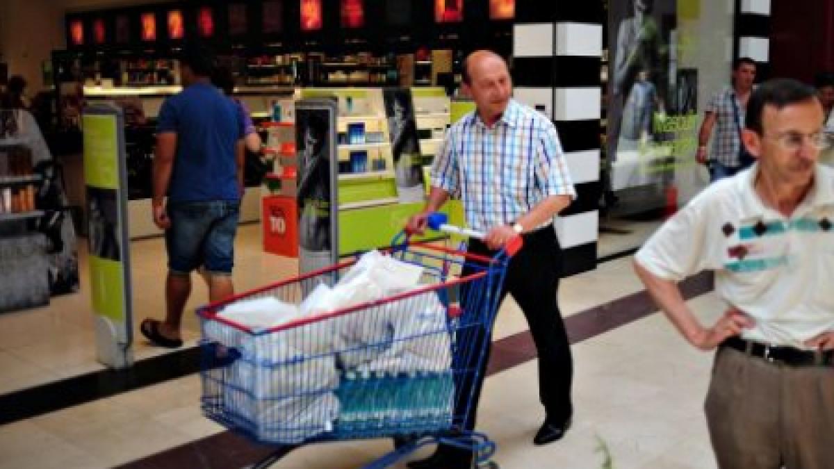 Băsescu se ia la trântă cu legumele olandeze. Ce surpriză vegetală îi aşteaptă chiar astăzi pe europarlamentarii români